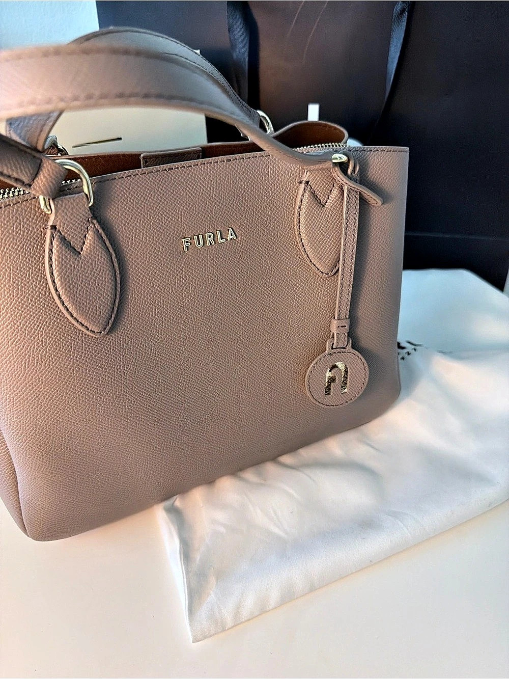 Furla Saffiano-Texture Shoulder Bag in Pink